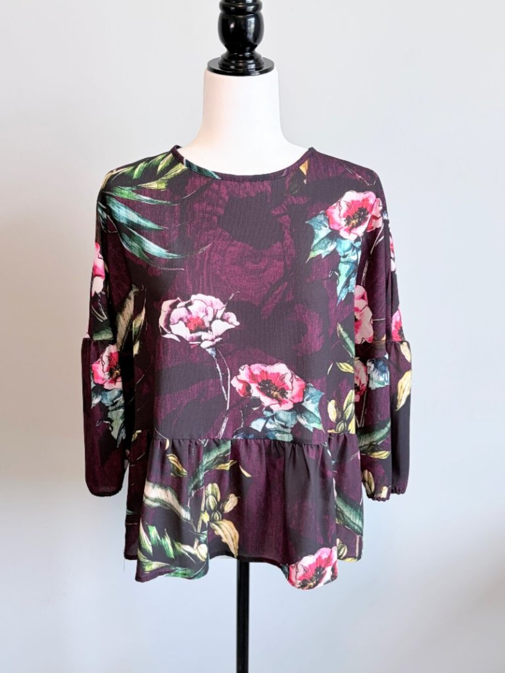 Le Streghe Peplum Top 3/4 Sleeves Floral Office Chic Business Purple Size Medium